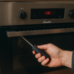Déverrouiller un four Sauter bloqué après pyrolyse : solutions sans forcer la porte